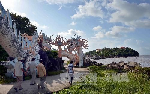 Cầu dẫn ra Khu du lịch Hòn Đá Bạc bị sụt lún nghiêm trọng